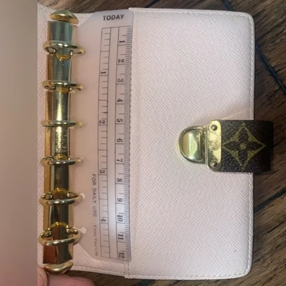 Louis Vuitton wallet agenda passport cover monogram LV koala pm pink interior - Picture 13 of 17